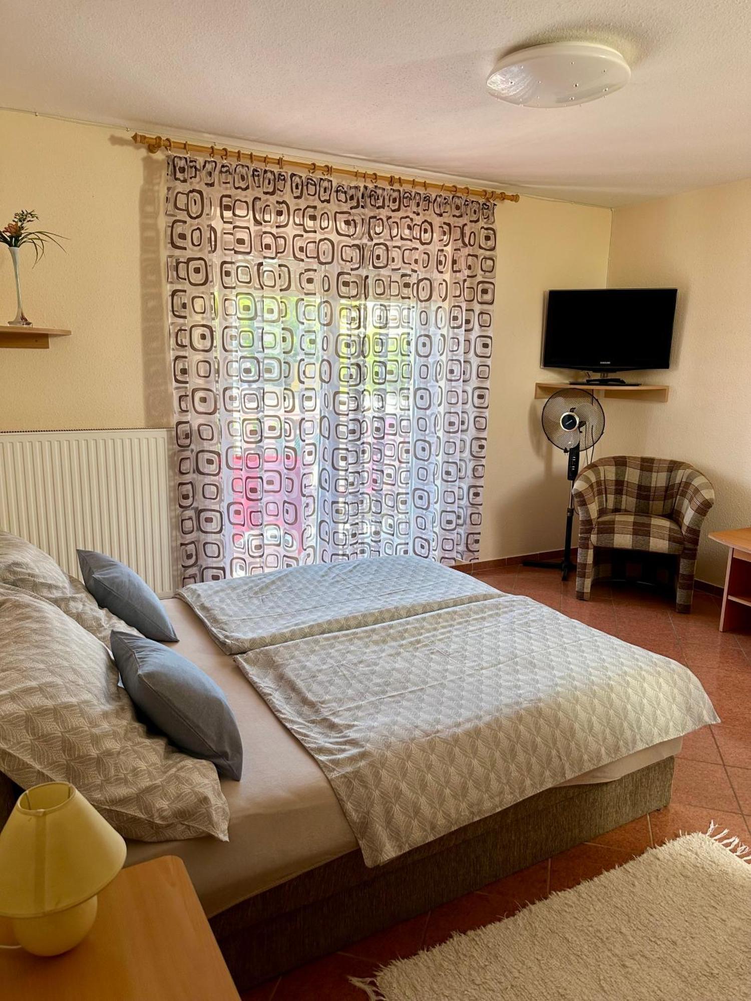 Judit Apartments Хевіз Екстер'єр фото